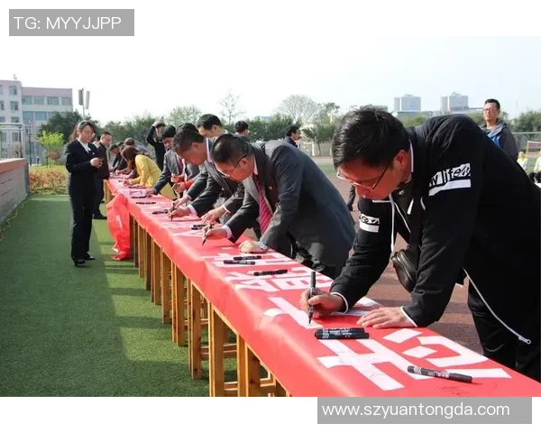 心飞扬广告携手足球明星共创精彩瞬间点燃激情与梦想的旅程 心飞扬广告携手足球明星共创精彩瞬间点燃激情与梦想的旅程