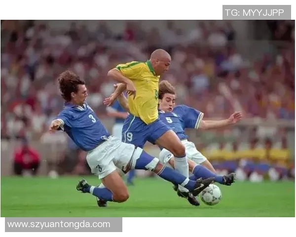 足球巨星们在巅峰时刻遭遇的失望与挫折背后的故事与反思 足球巨星们在巅峰时刻遭遇的失望与挫折背后的故事与反思